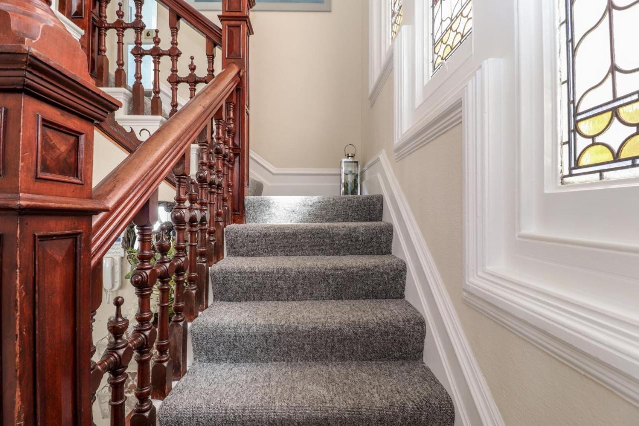 The New England Hotel Eastbourne Bagian luar foto