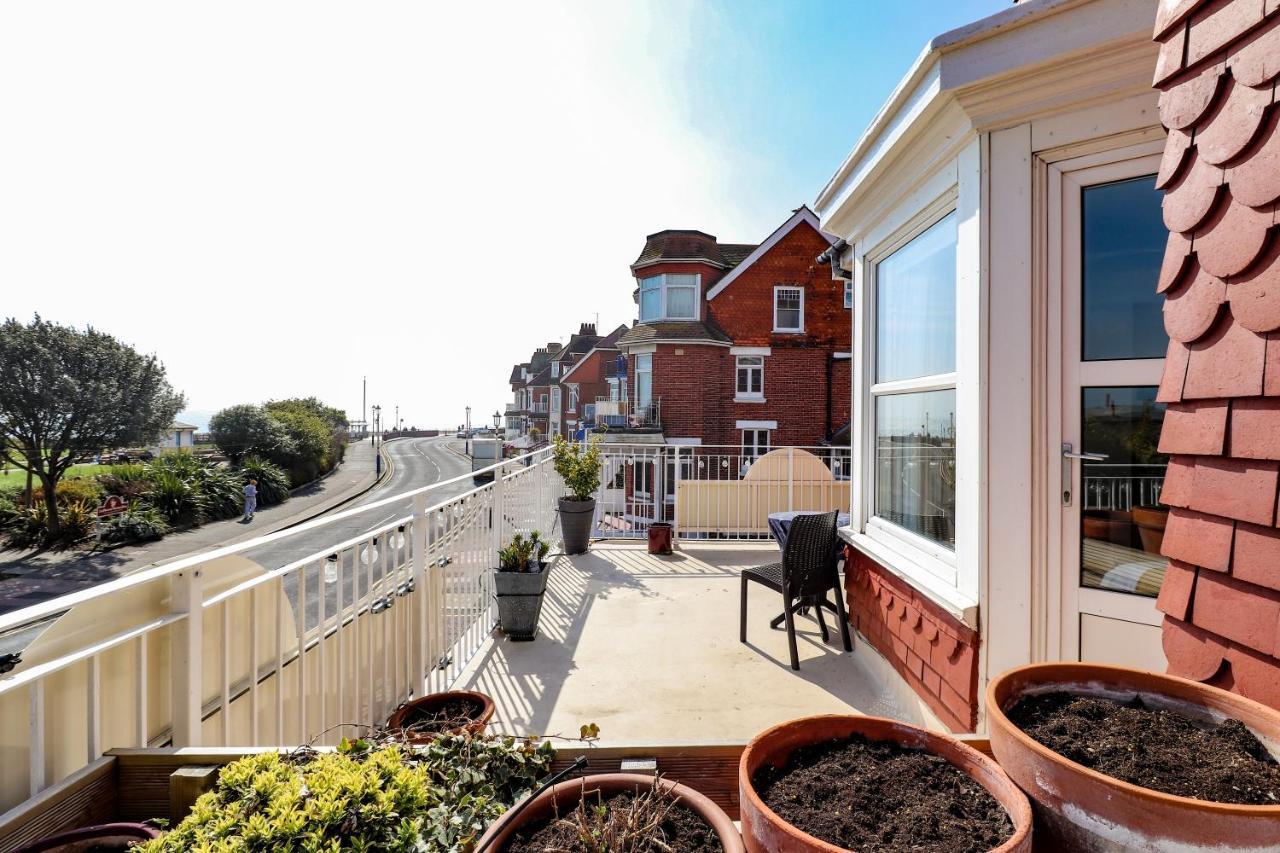 The New England Hotel Eastbourne Bagian luar foto