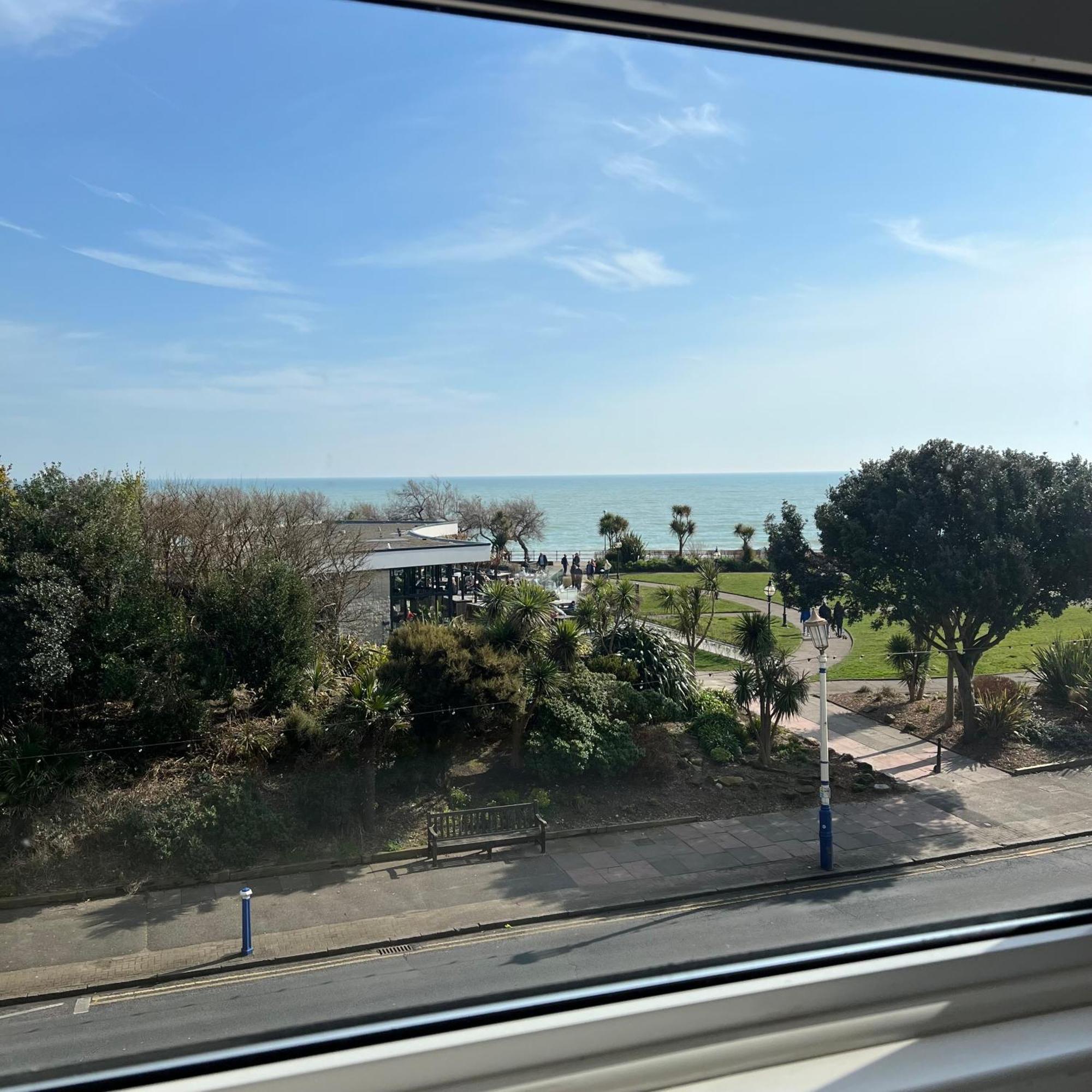 The New England Hotel Eastbourne Bagian luar foto